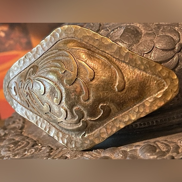 Frost Workshops Arts & Crafts Hammered / Etched Brass Brooch c1910 RARE FIND ☺️ - Picture 9 of 12